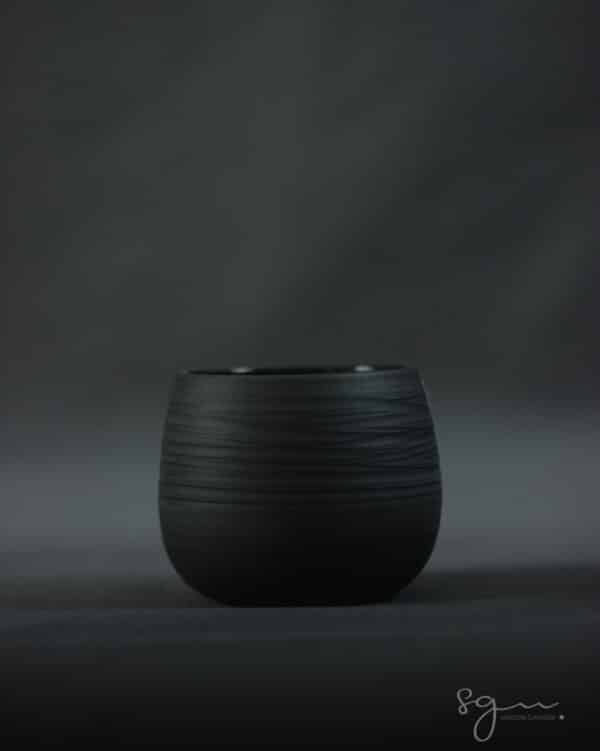 gobelet tasse café espresso porcelaine noire motif texturé drapé sans anse pour boisson chaude
