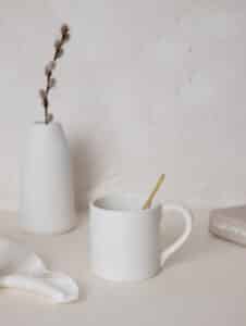 mug en porcelaine pure moti drapé gravé à la main pour thé ou infusion