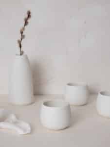 tasse à café Pure en porcelaine luxueuse blanche forme arrondie bulb motif drapé gravé à la main